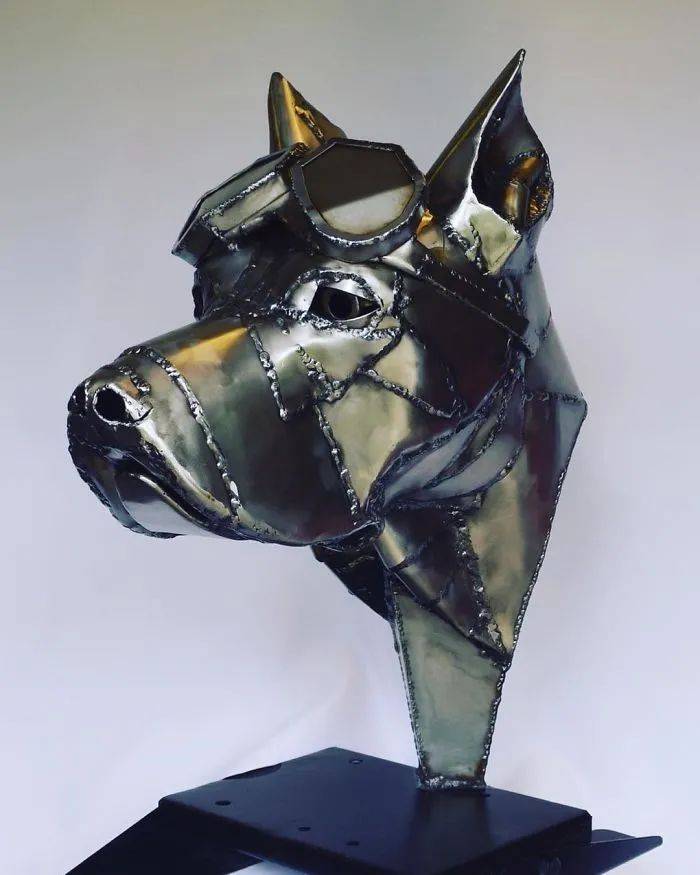 英国艺术家变废为宝用废铜烂铁打造独特的艺术雕塑