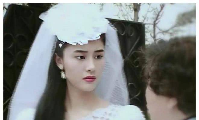 李嘉欣凭啥撑起"最美港姐",看到其24岁婚纱照,网友:绝了!