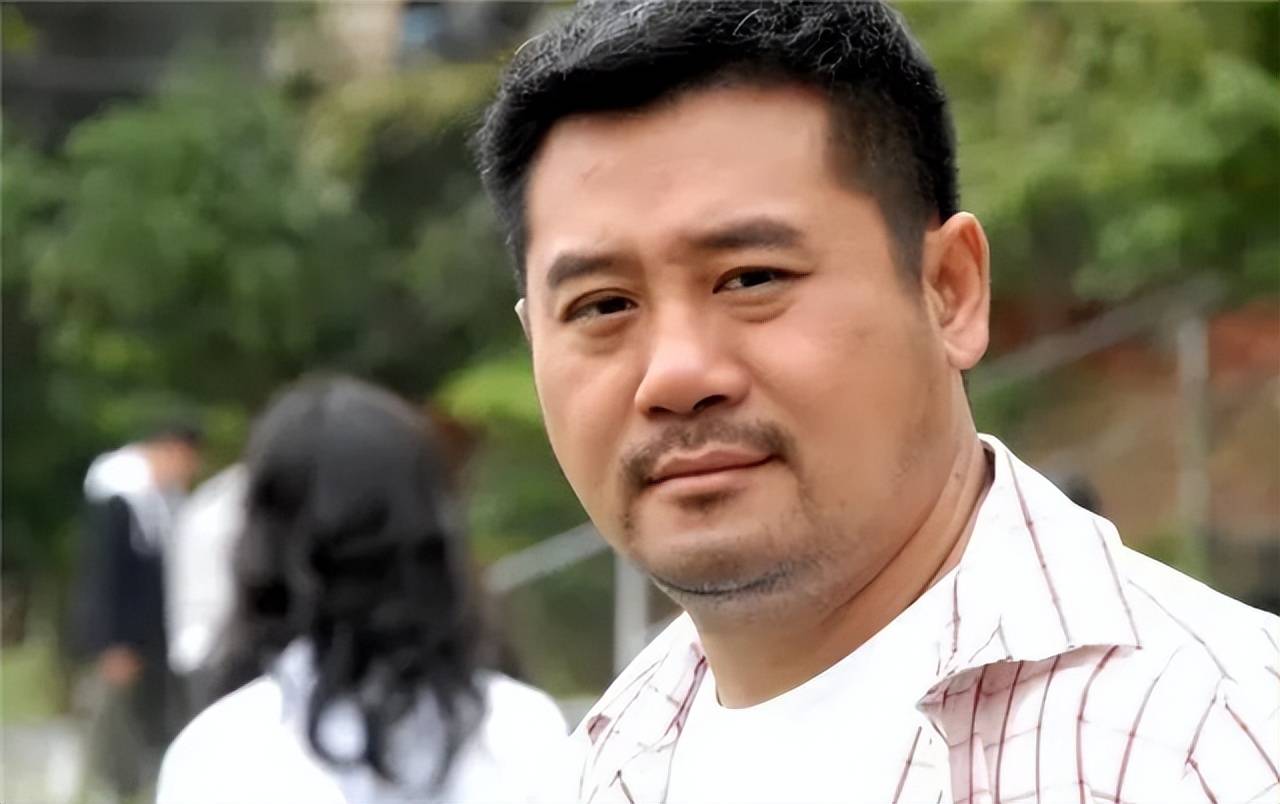 麦长青现身广州做防疫志愿者,协助长辈进行核酸检测_工作_黎耀祥_网友