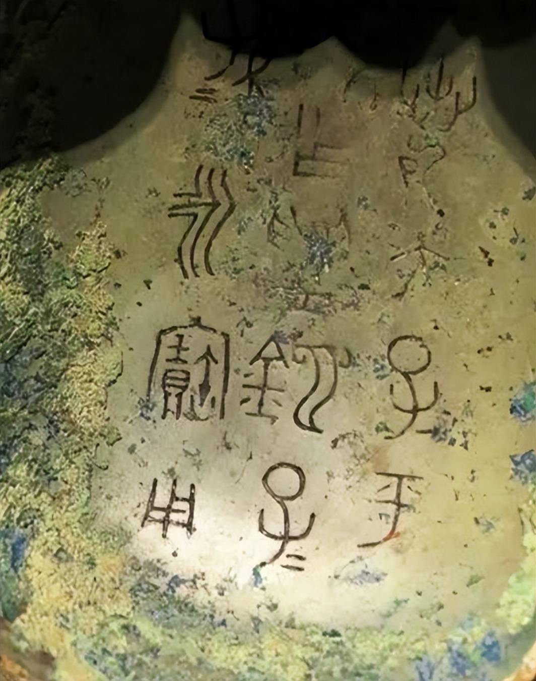 原创
夏饷铺出土青铜器,上面刻有神秘文字,还破解“鄂”姓的来源之谜