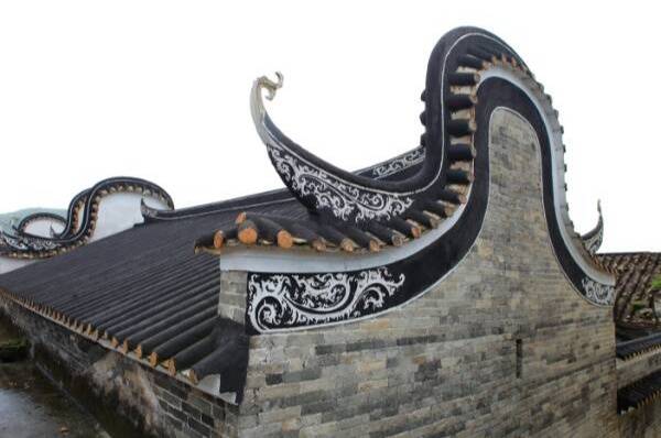 广东最“怪”的古村：有着720年历史，房顶上长着两个“耳朵”