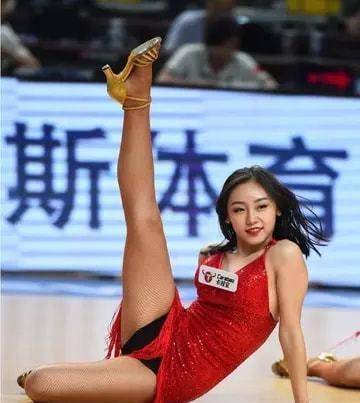 这真是一个人的半决赛,绝无仅有,但是也凸显了李春江的绝无仅有.