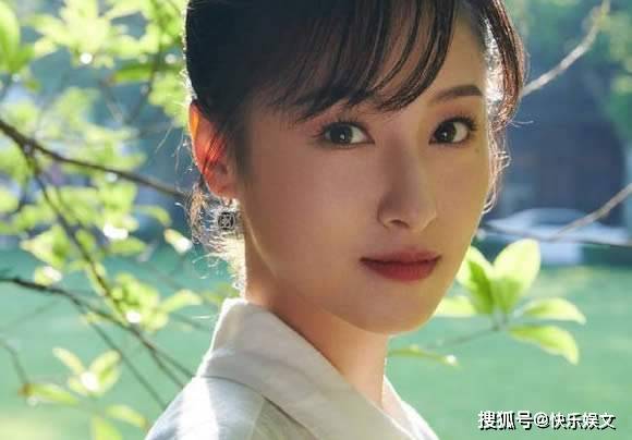 曾参演《雪中悍刀行,妻子貌美如花清纯可爱_佳妮_顶流_孩子