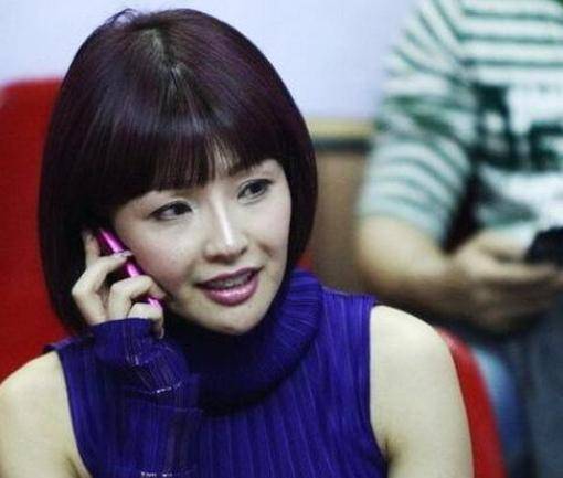 原创她是易建联老板娘身价40亿40岁韵味十足后背纹身有魅力