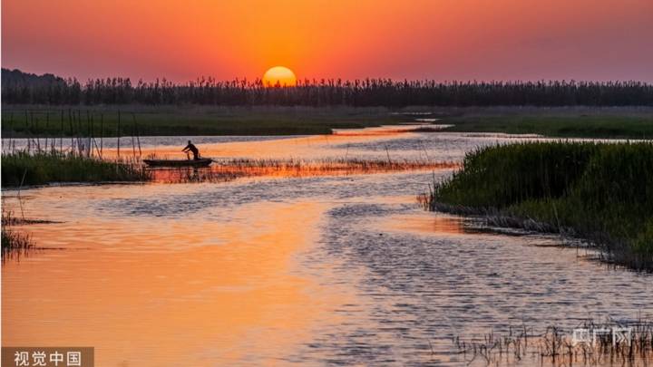 夕阳下的白洋淀 央广网发 图片来源 视觉中国编白洋淀文化长廊木栈道