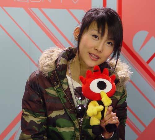 参加的还是一个非常古老的选秀,当年19岁的贾青参加《我型我秀》迈入