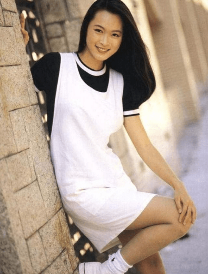 原创她是标准的大美女21岁进入演艺圈刚出道就和黎明合作