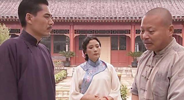 除此之外,赵小锐还在电视剧《小鱼儿与花无缺》饰演慕容无敌;在张纪中