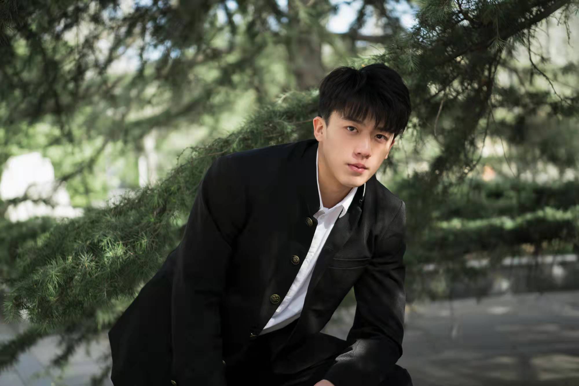 卢东旭作为新生代演员,凭借过往角色和帅气的外形,已