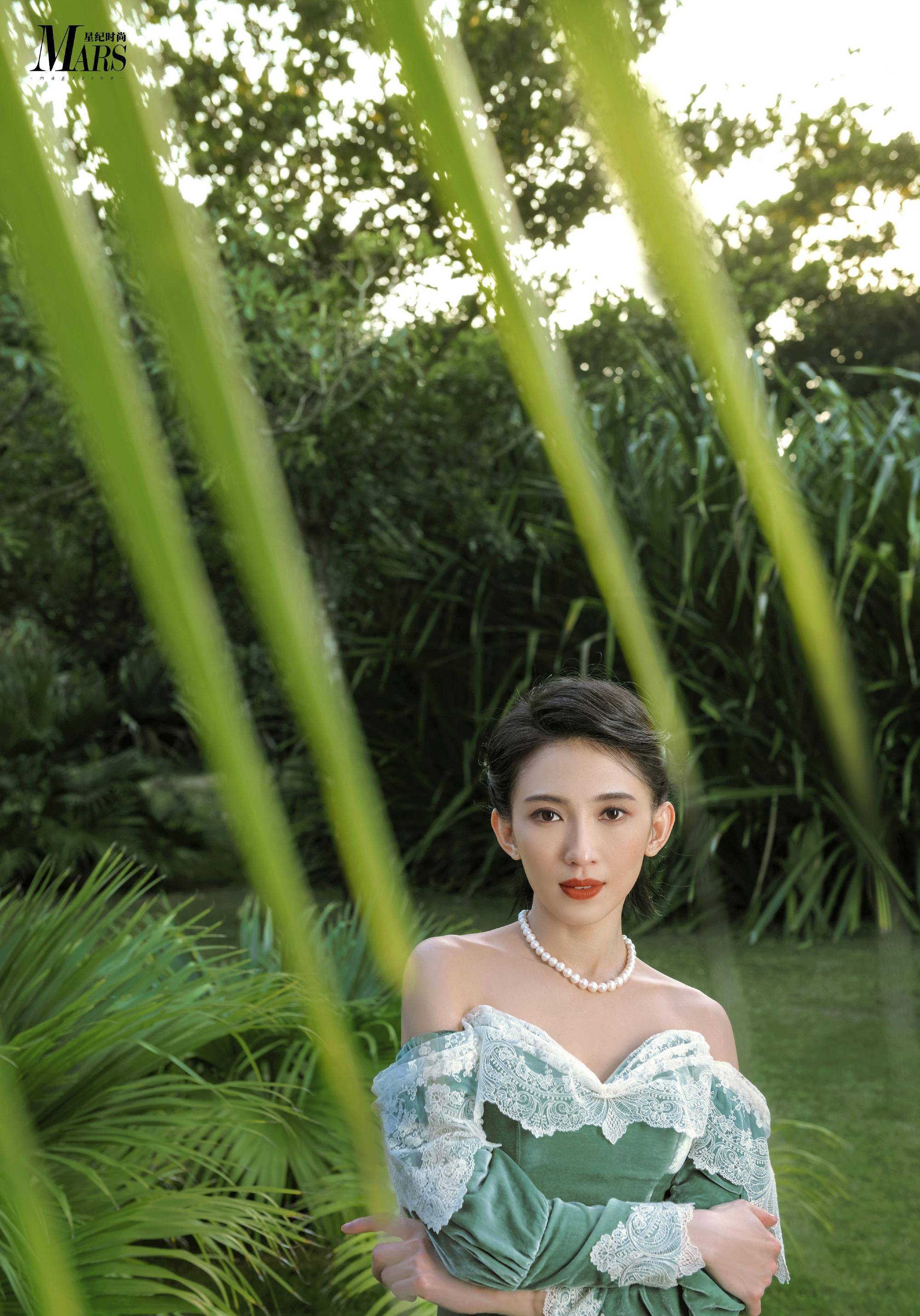 戴佩妮这张脸"甜"了20年,还不够吗?_骨骼_颜究_状态