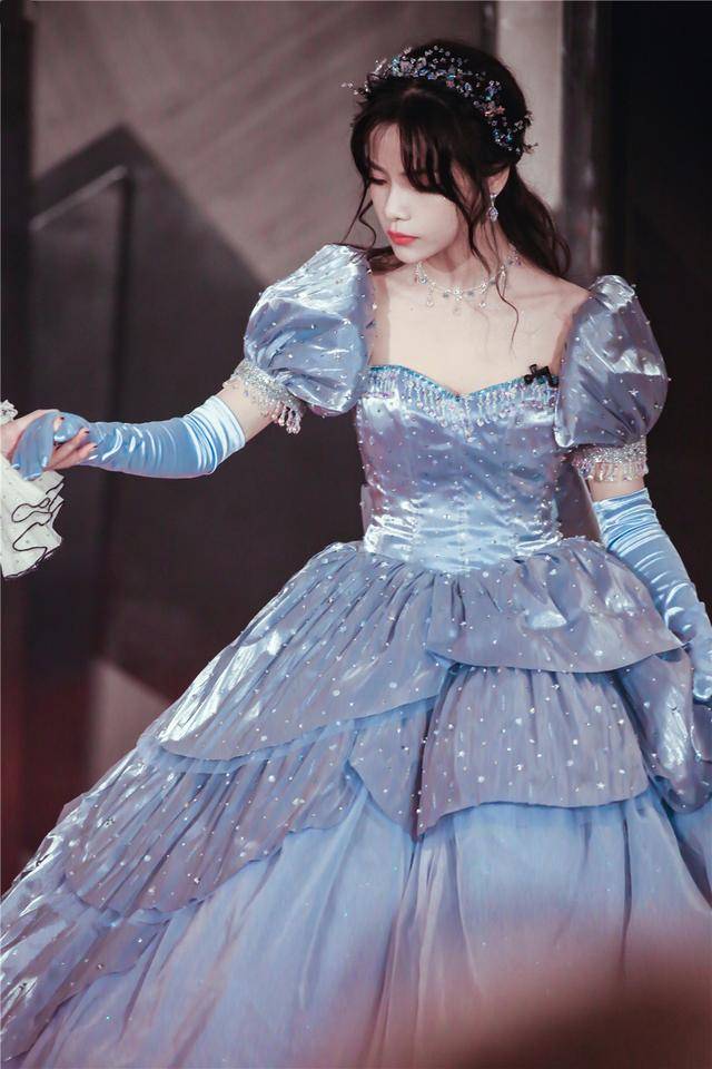 谢安然穿火一种洛丽塔水晶裙高级又惊艳仙气十足美成焦点