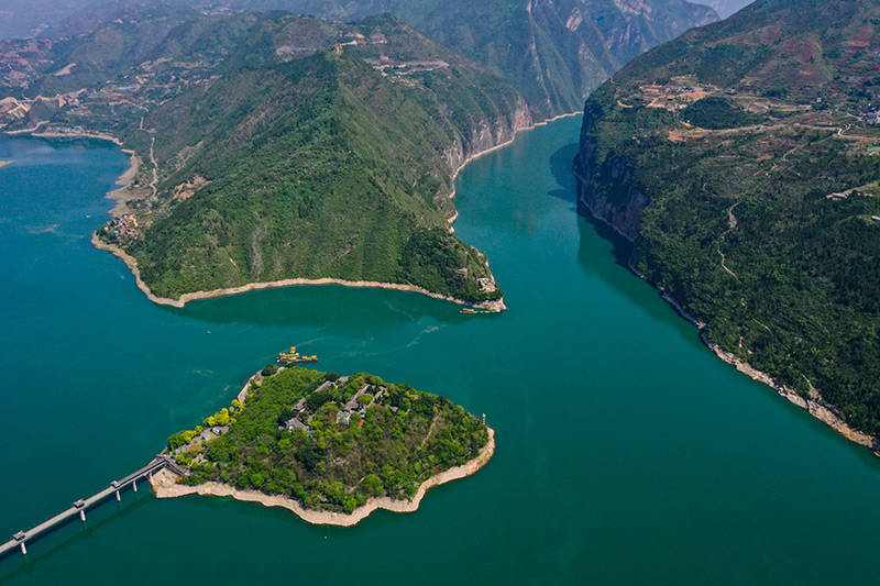 长江三峡第一峡—瞿塘峡风光旖旎如画卷_白帝城_清岸美_一带