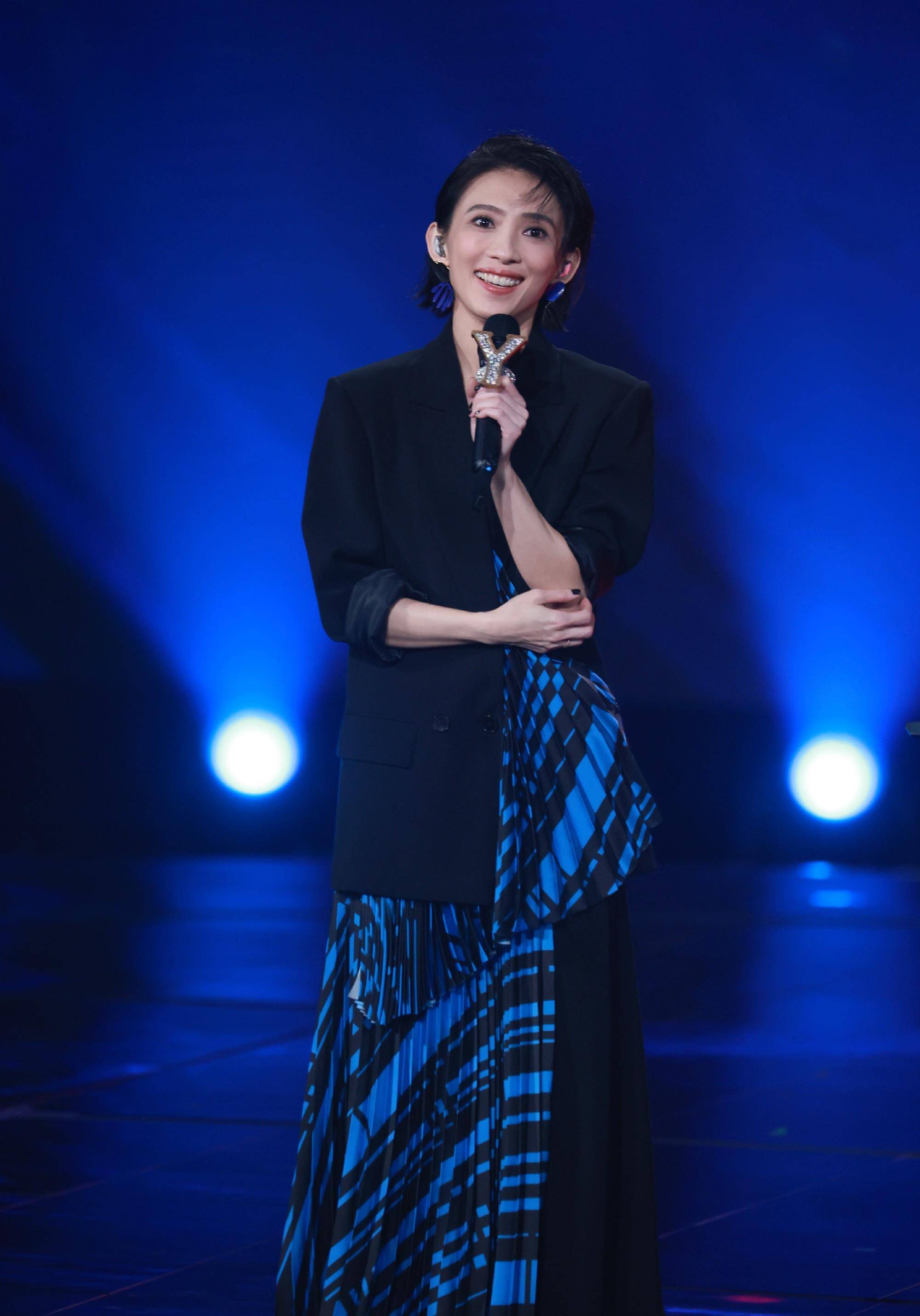 戴佩妮这张脸"甜"了20年,还不够吗?_骨骼_颜究_状态