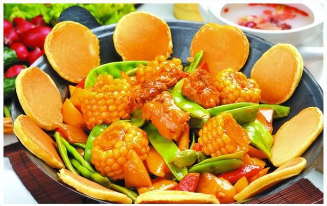 从餐桌上的美食开始,领略东北特色美食的魅力_风味菜_铁锅_口味