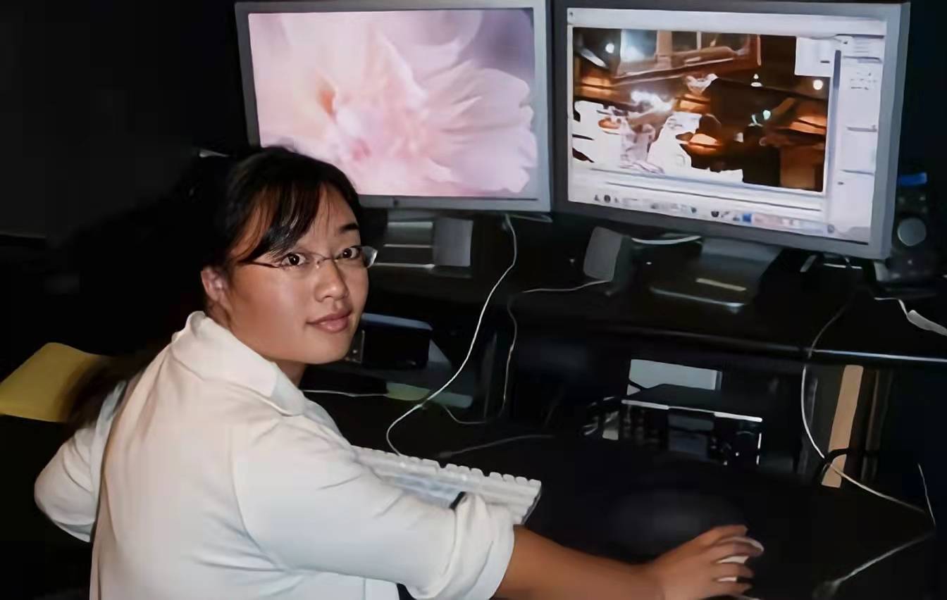 原创1998年13岁的魏敏芝因张艺谋走红后来嫁给美国人如今怎样了