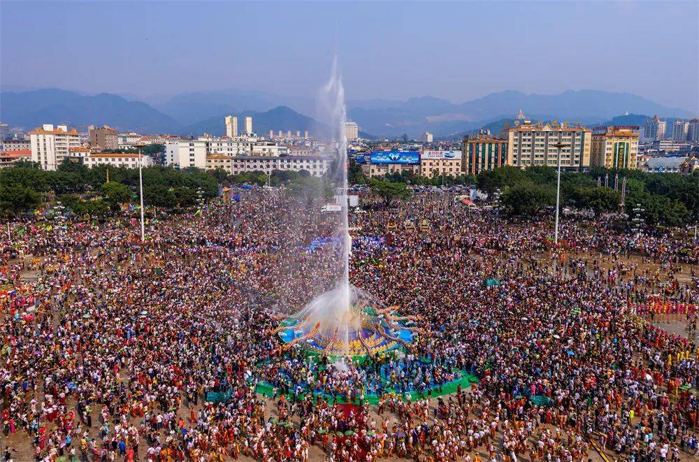 请查收这份来自德宏泼水节的特别邀请函