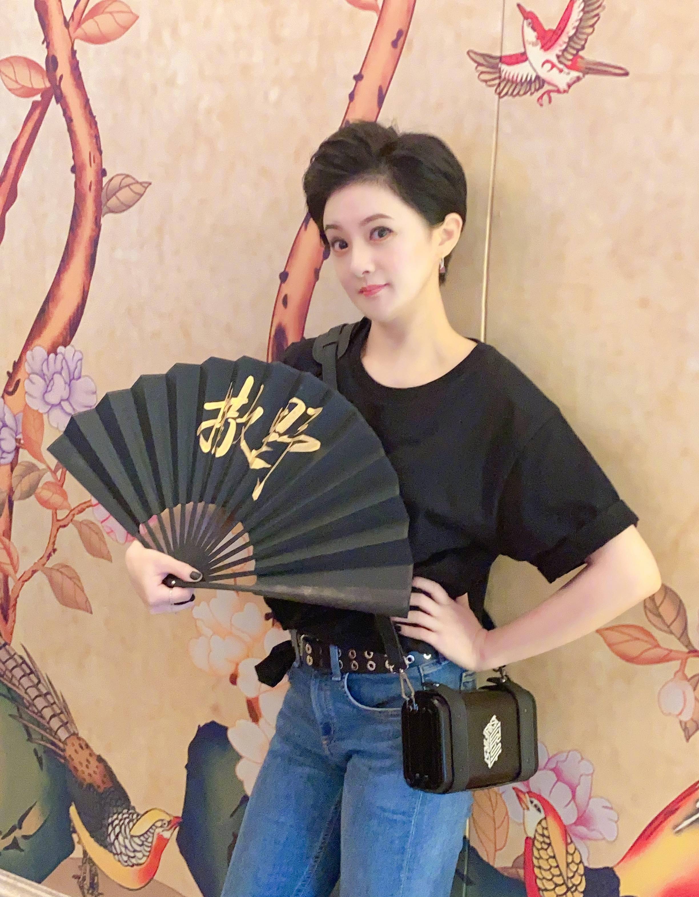 原创40岁小婉君金铭近照眼袋大略显老仍有童年粉丝在线求婚