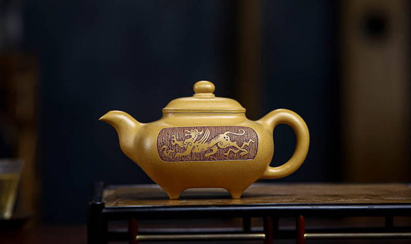 紫砂界的陶刻大师方健雨竹