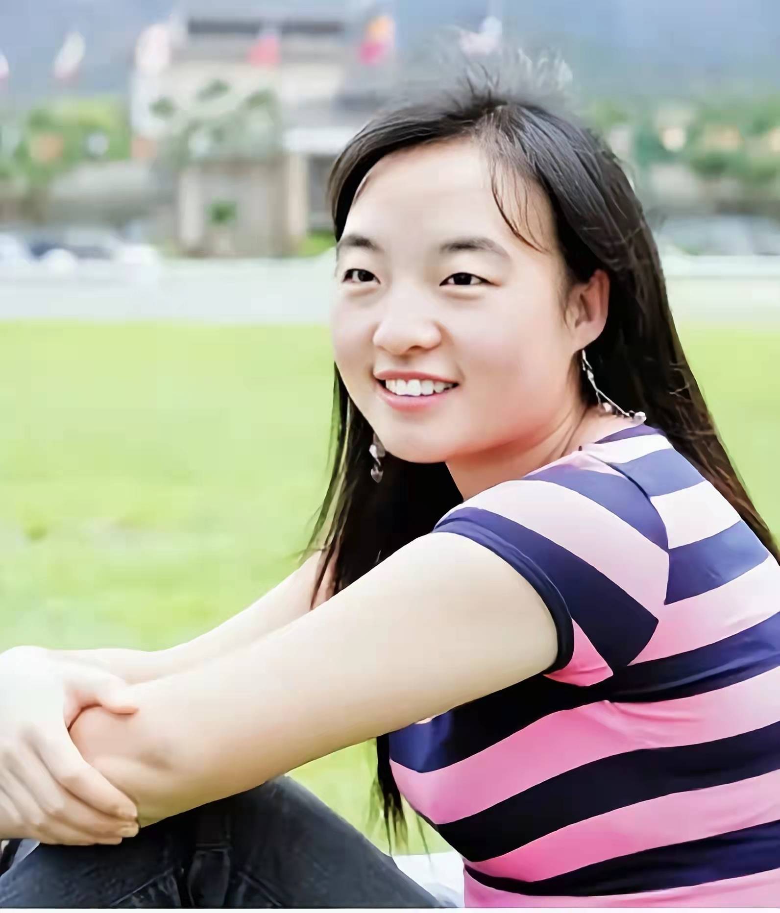 原创1998年13岁的魏敏芝因张艺谋走红后来嫁给美国人如今怎样了