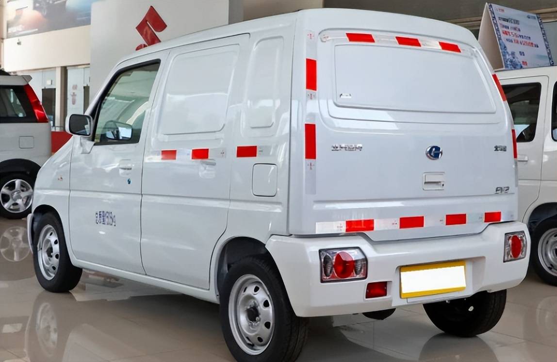 铃木北斗星电动版售价仅558万但设计一言难尽