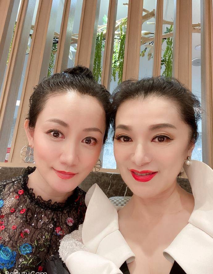 原创52岁阎青妤近照曝光苹果肌突出皱纹明显曾饰演金花婆婆走红