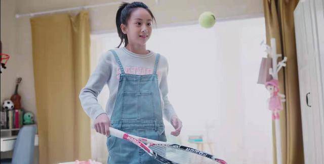 11岁森碟身高直逼1米7!玩滑板变身元气美少女,跟田亮越长越像了