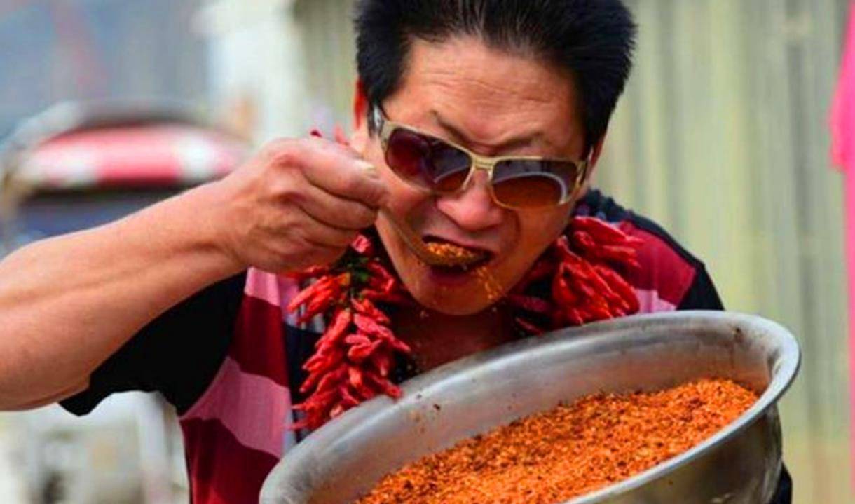 辣王李永志:每天5斤辣椒配白酒,破世界纪录,最后胃穿孔被送医_参赛