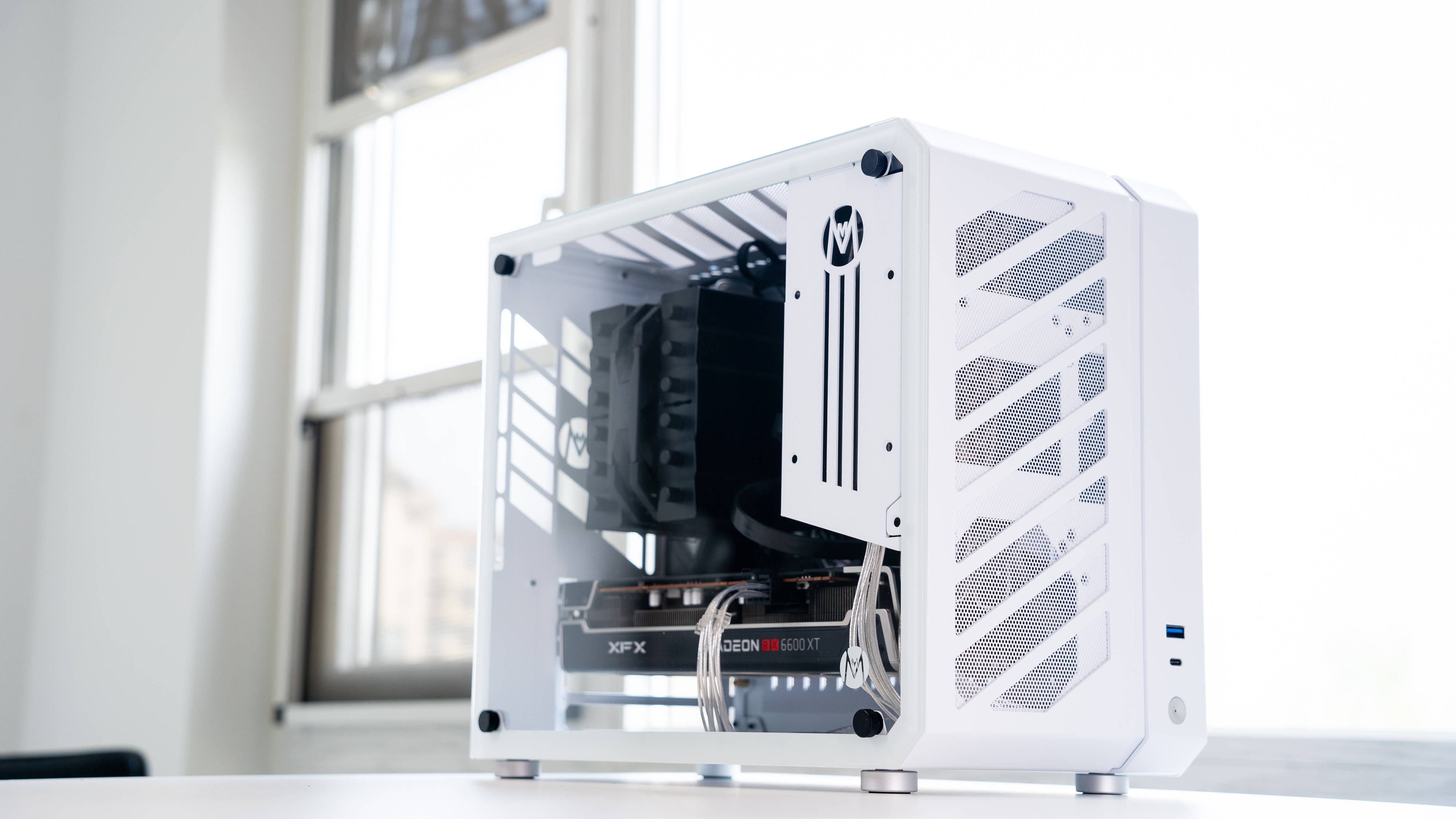 一台可以拎着走的白色itx主机12700krogb660i6600xt装机分享