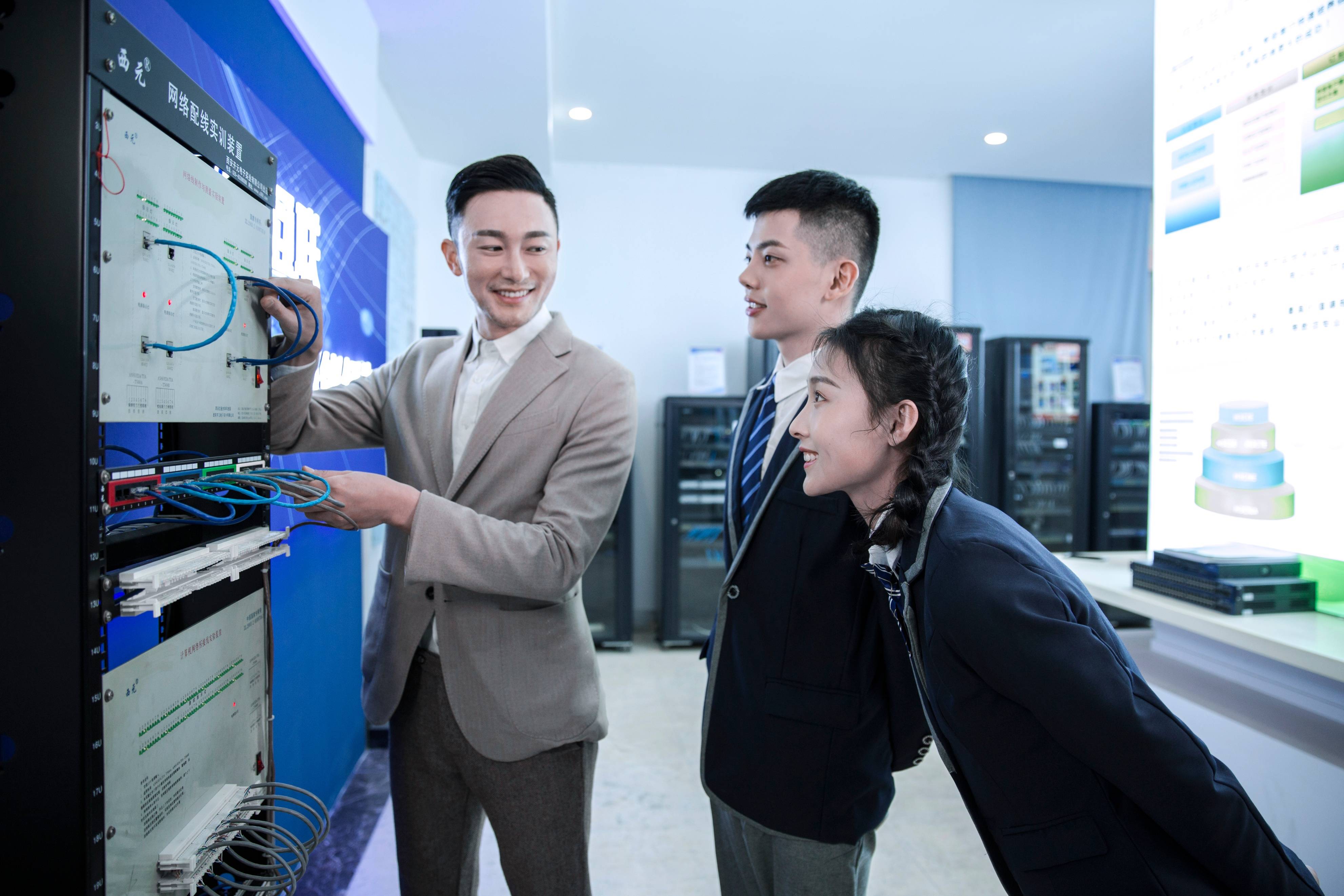 聚合效应明显,专业人才吃香_石家庄_技术_新华