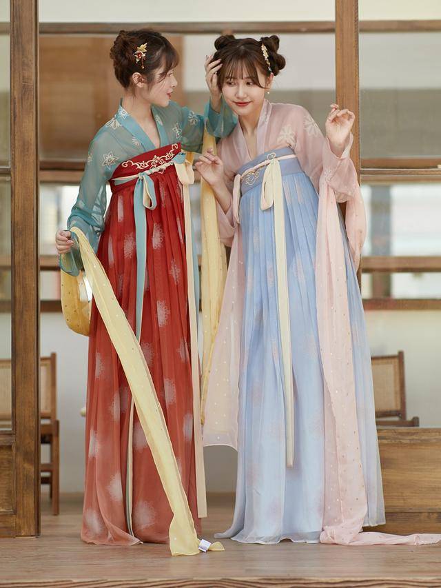 原创今年超火的唐制汉服连女明星也爱穿温柔又清新少女感满满