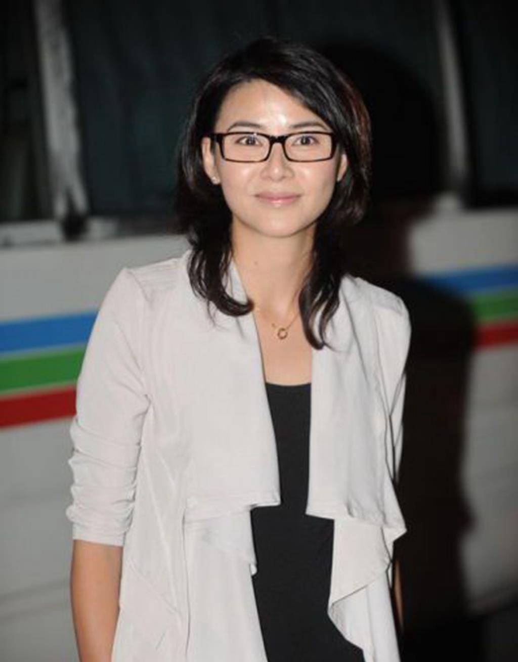 她17岁出道,之后嫁给男神郑伊健,今47岁依旧美得像个少女_蒙嘉慧_明星