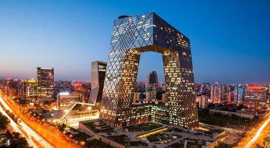 北京著名奇葩建筑，设计奇特似大裤衩，为网红景点外国人也喜欢