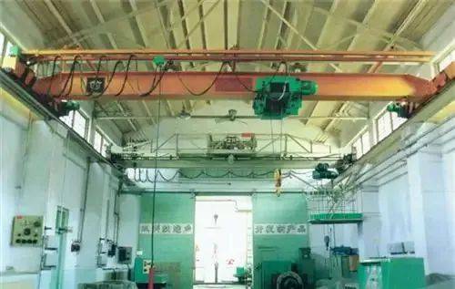 吊车梁,大型冲压设备基座等在重复荷载长期作用下会发生开裂,破损