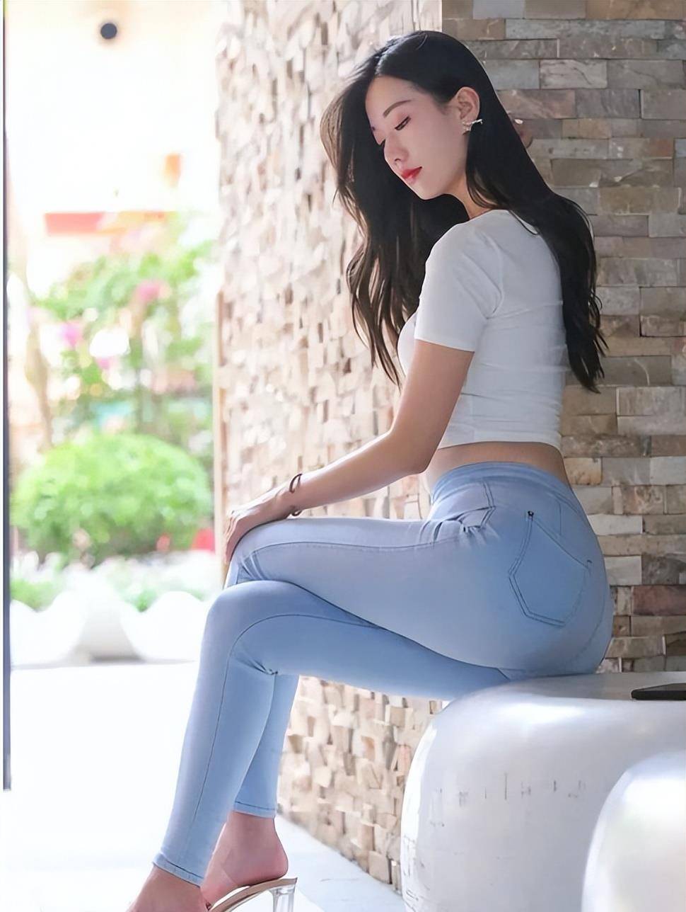 公鸡腿的紧身牛仔裤最大气的端庄女神网友太美了