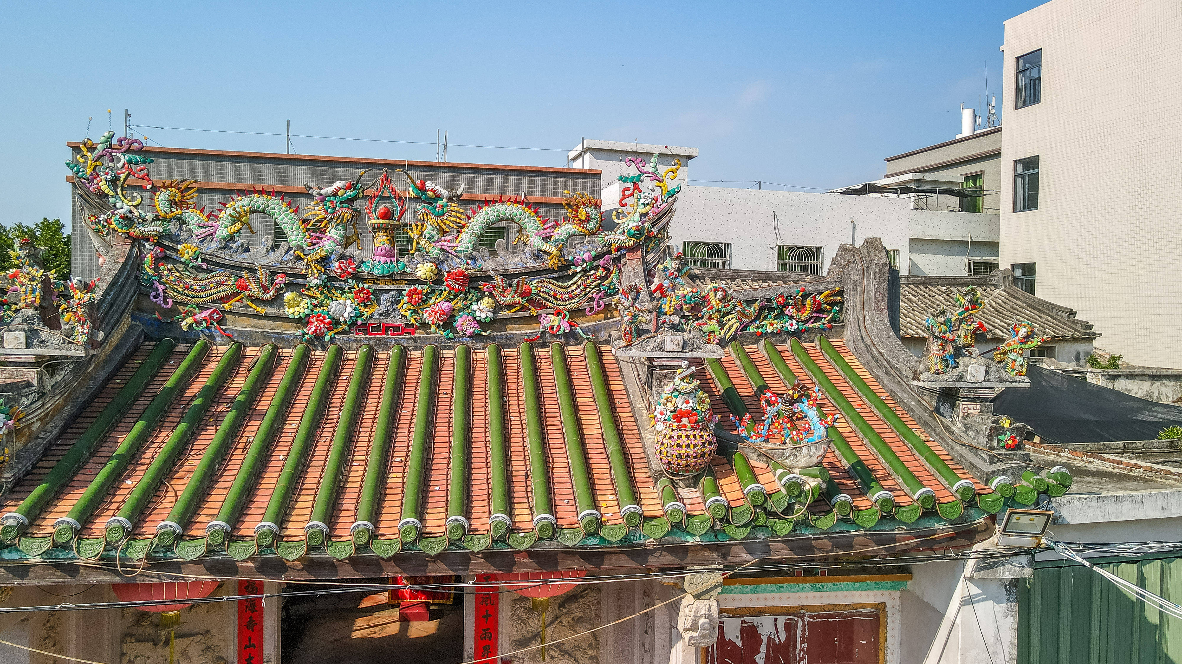 广东南澳岛旅游，发现每座庙宇屋顶的嵌瓷，太精美了