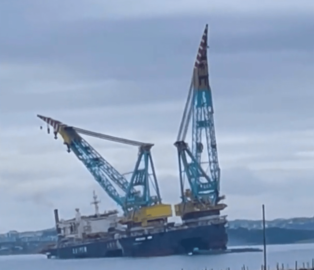 突发一艘海上风电船发生倾斜事故