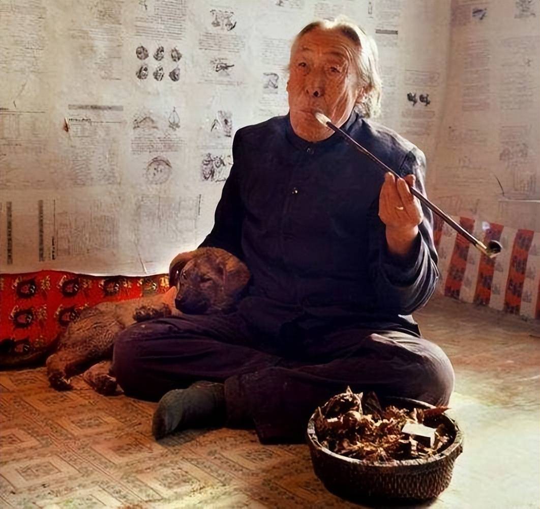 锡林河的鱼奶奶的蓝布袍