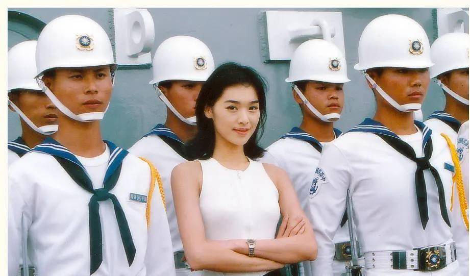 原创48岁十四姨王静莹奉子嫁入豪门却遭家暴如今过着单身生活