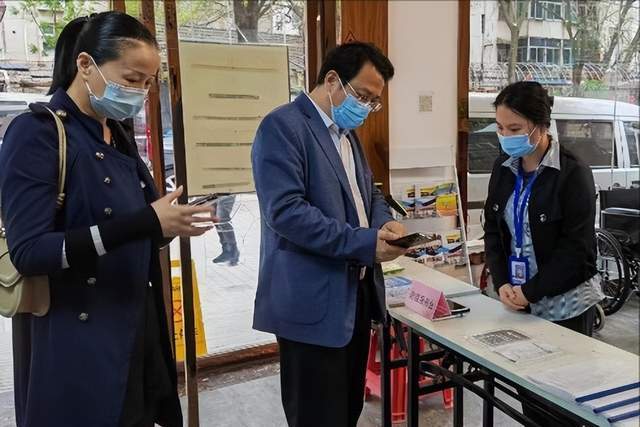 指导疫情防控工作,庐阳区残疾人联合会理事长赵国平,副理事长张甘泉