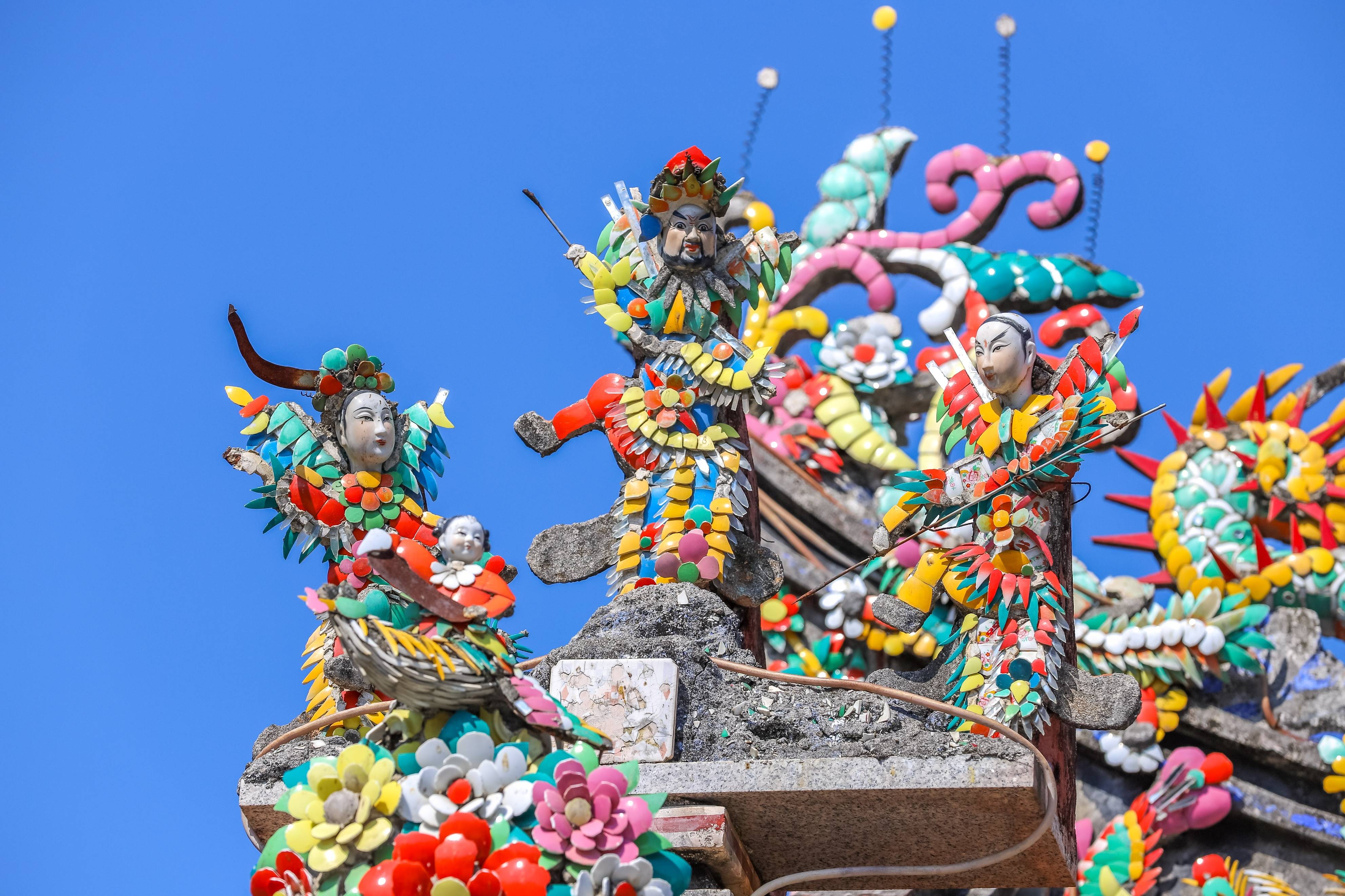 原创广东南澳岛旅游发现每座庙宇屋顶的嵌瓷太精美了