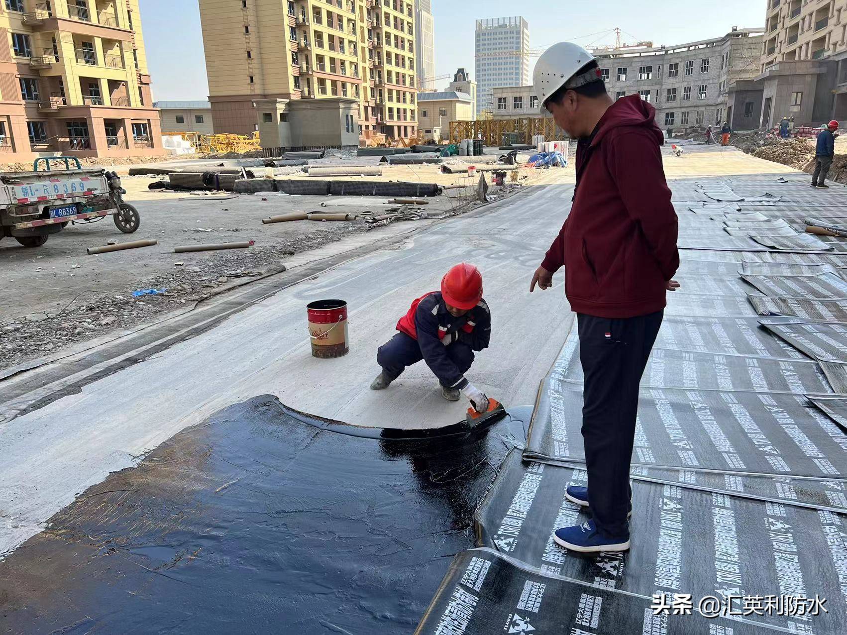 防水涂料的涂刷方式要结合实际情况选择