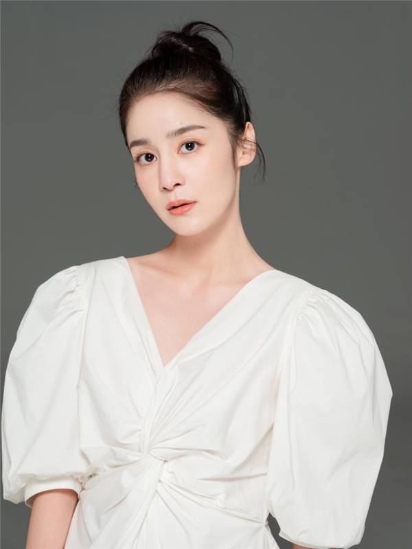 海惟传媒签约新锐演员娜吉玛 曾出演《司藤》《东宫》等多部影视剧