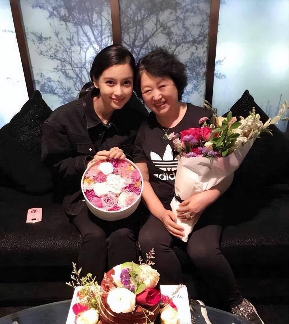 黄晓明母亲张素霞:盼望儿子幸福,儿子婚变后她伤透了心_baby_杨颖官