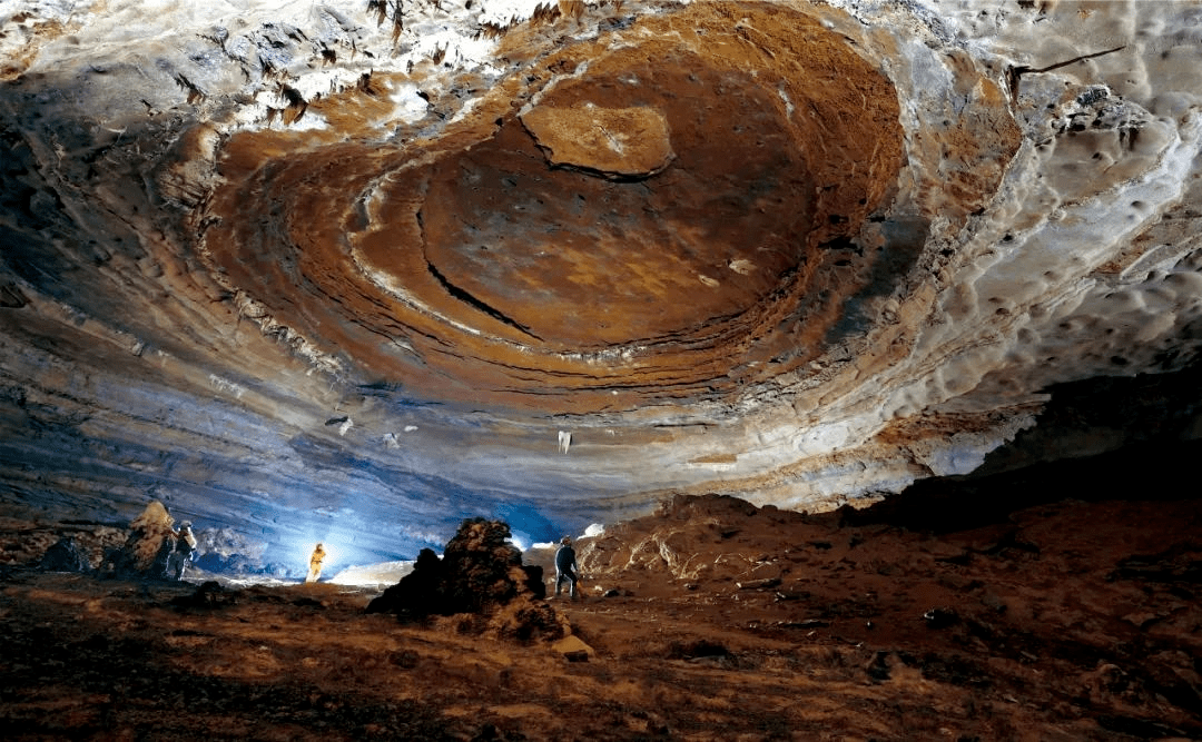 隱隱覺得,在秋蟲的轟鳴聲中一座星空,在向山谷傾瀉.