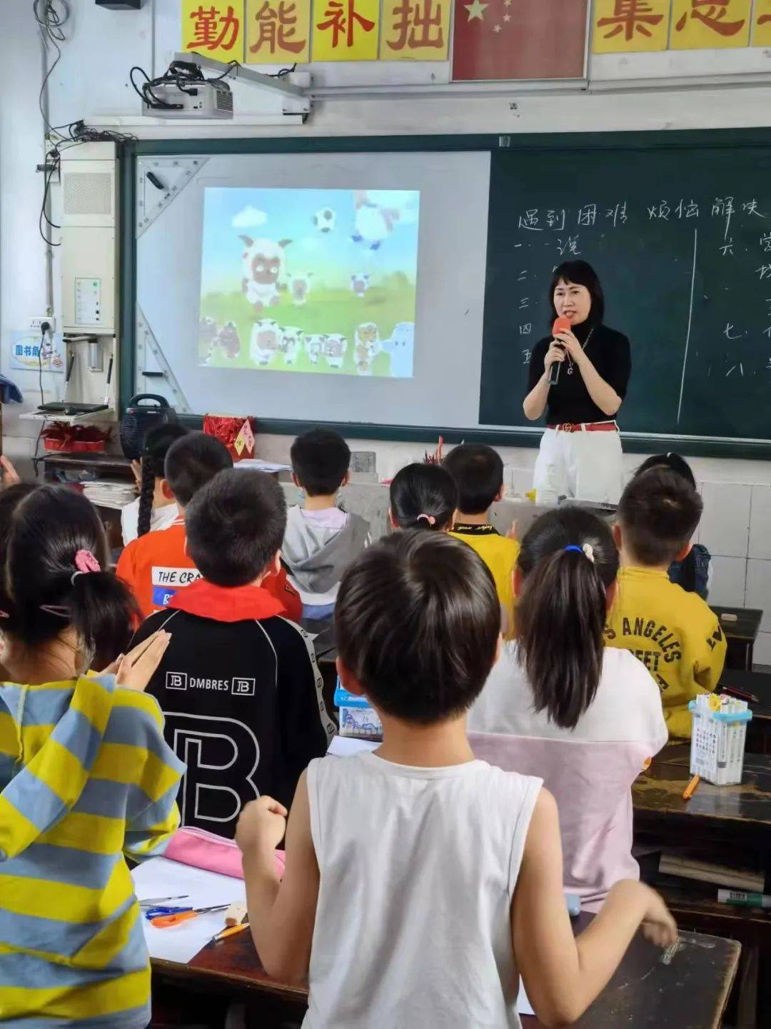 "近日,民革永川区委会"博爱大讲堂"走进中山小学,将一堂生动有趣的