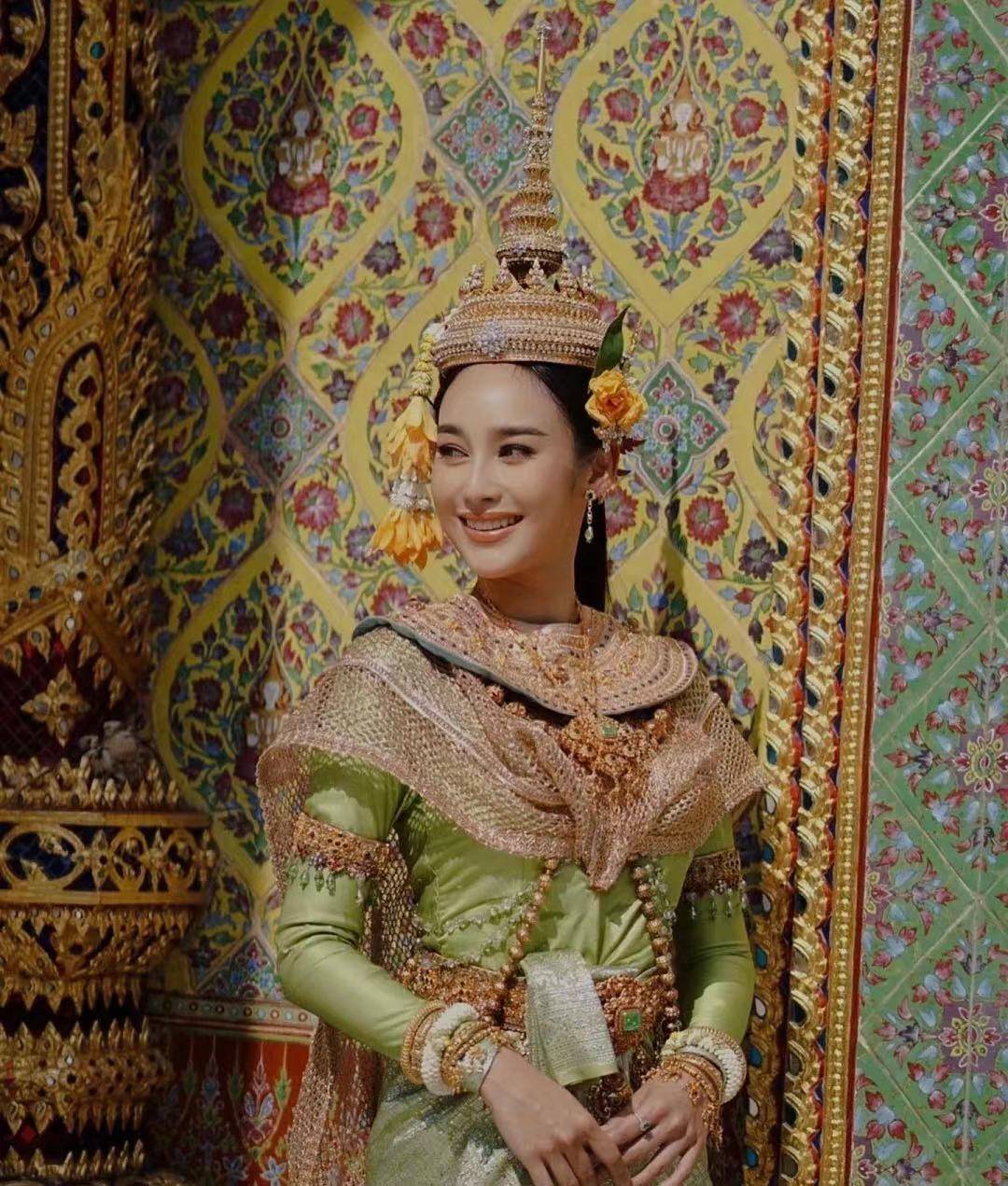 泰国今年的宋干女神美疯了穿着百万传统泰服亮相惊艳全场