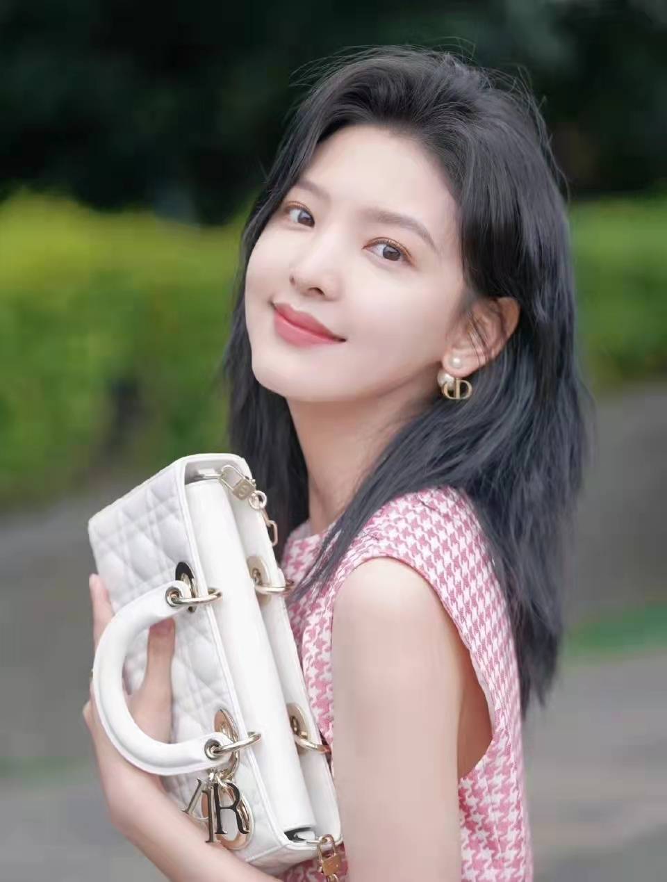 江苏五龙日常穿搭怎么好看又时尚还得看章若楠