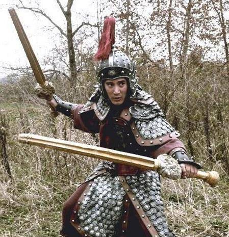《隋唐》4大坑爹武器:秦琼双锏,单雄信马槊,你看程咬金板斧?