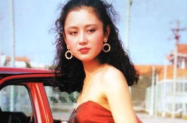 原创看了陈红10张青春老照片，终于知道为什么陈凯歌不选倪萍选她了