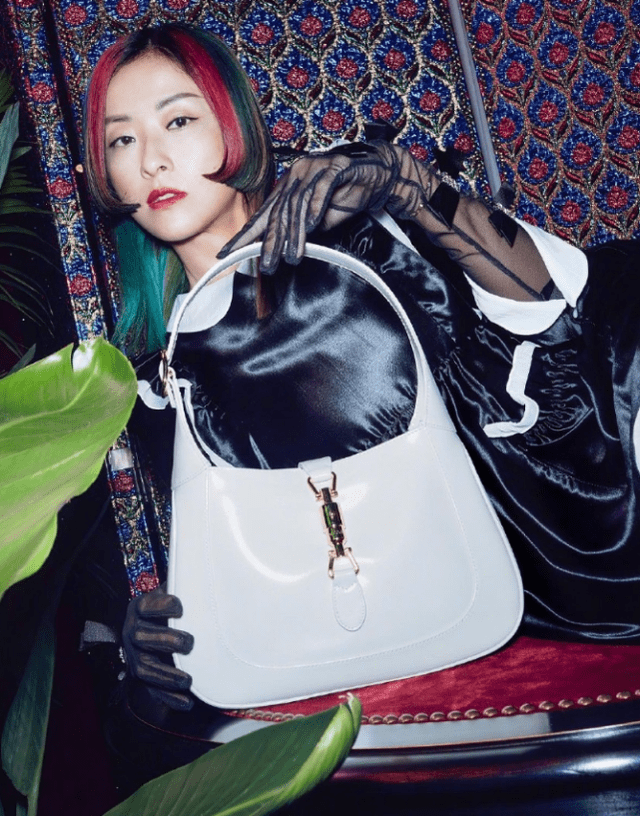 原创徐濠萦可算穿衣正常高级打扮化身天王嫂46岁美出国际范